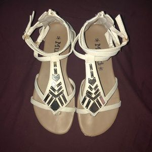 Mudd cream & gold sandals